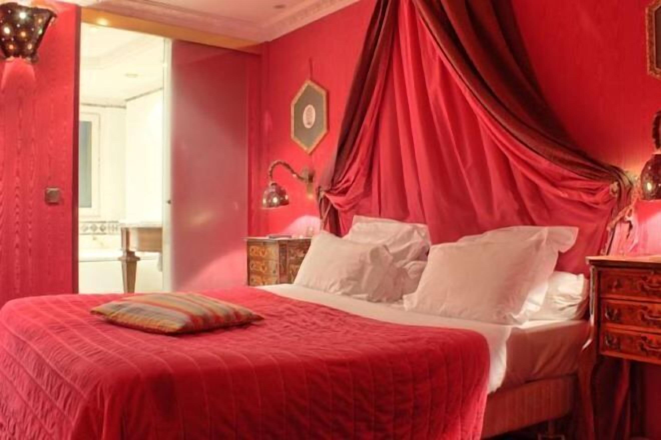 Ropa de cama de alta calidad, caja fuerte, escritorio