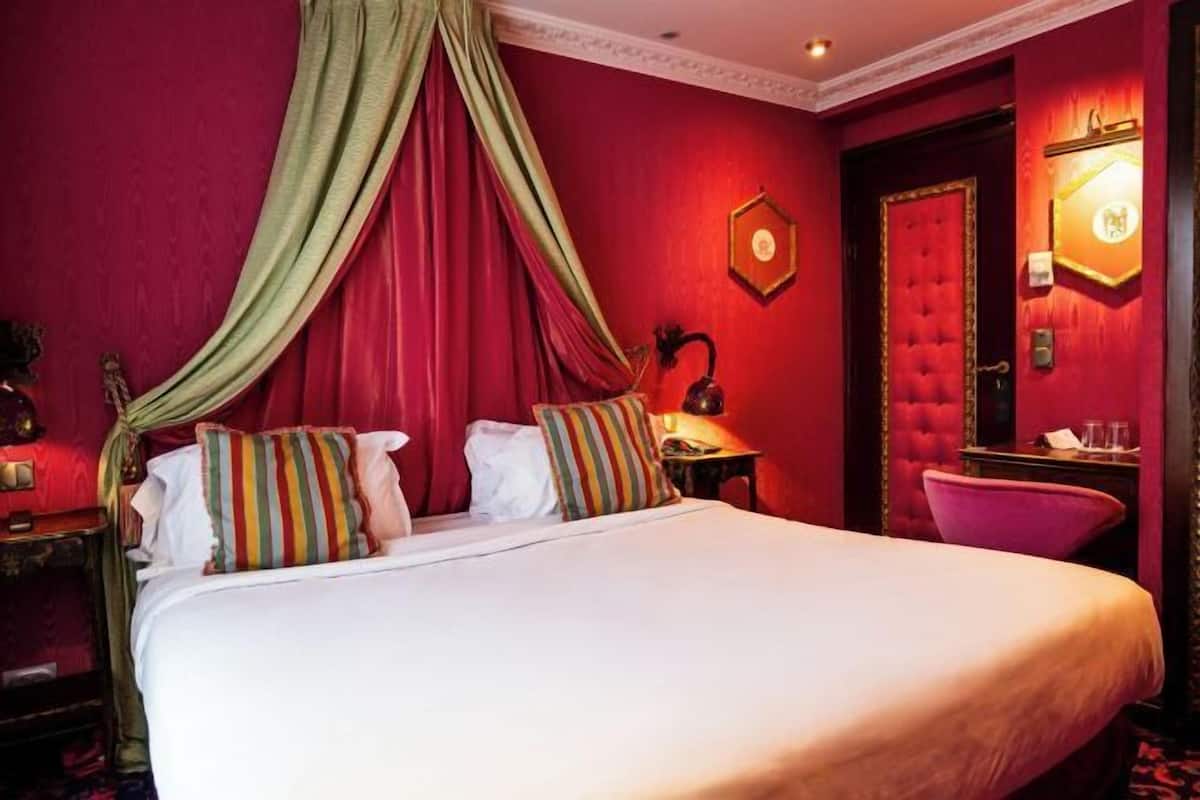 Premium bedding, in-room safe, desk, soundproofing