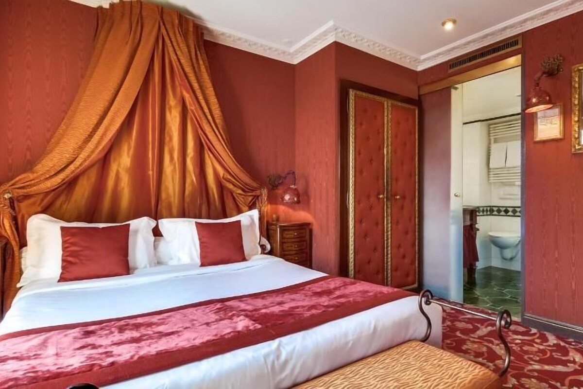 Premium bedding, in-room safe, desk, soundproofing