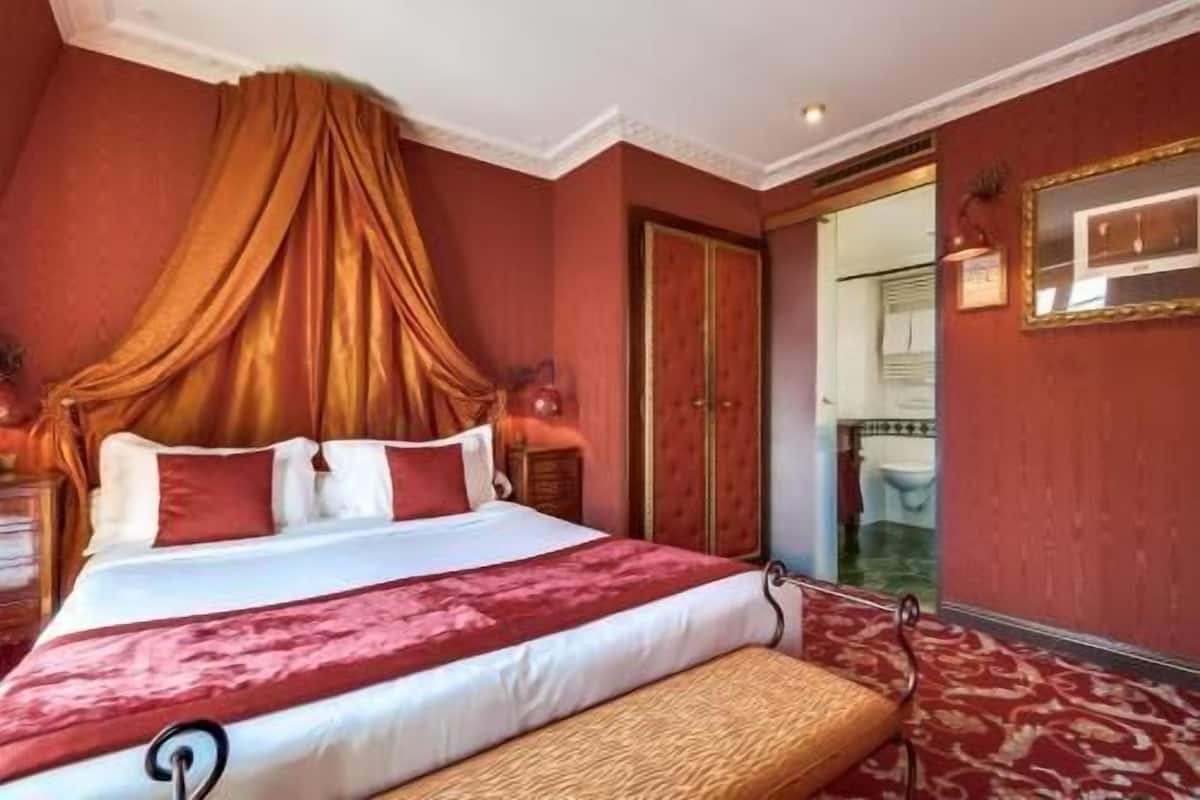 Premium bedding, in-room safe, desk, soundproofing