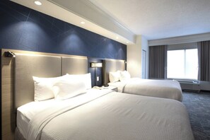 羽絨被、特厚豪華床墊、房內夾萬、書桌