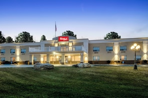 Exterior - Red Roof Inn & Suites Newburgh – Stewart Airport/ West Point (New Windsor)
