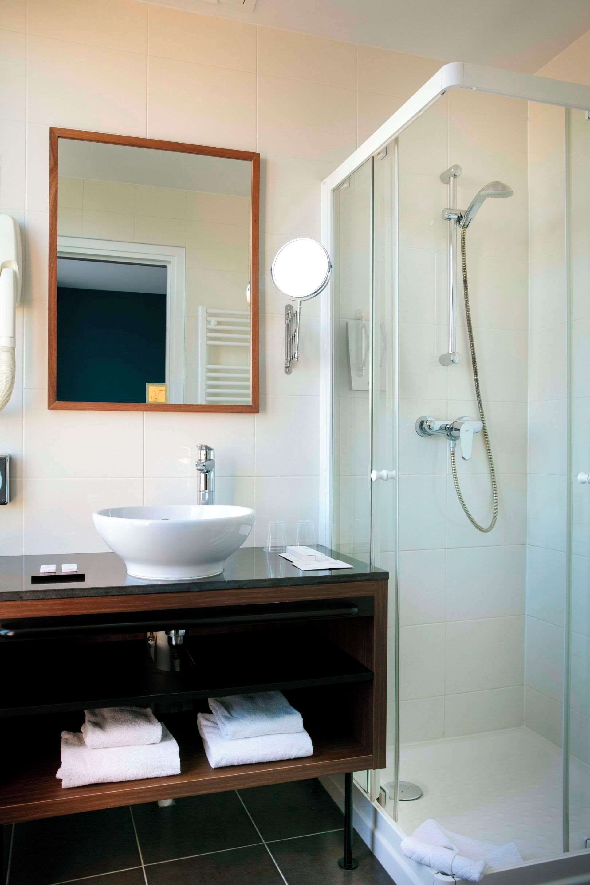 in-room safe, desk, laptop workspace, blackout curtains