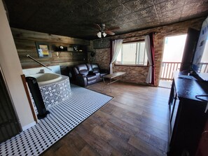 Suite Design, 1 très grand lit, bain à remous | Vue de la chambre