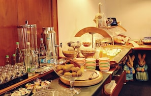Tägliches Frühstücksbuffet (24.00 CHF pro Person)