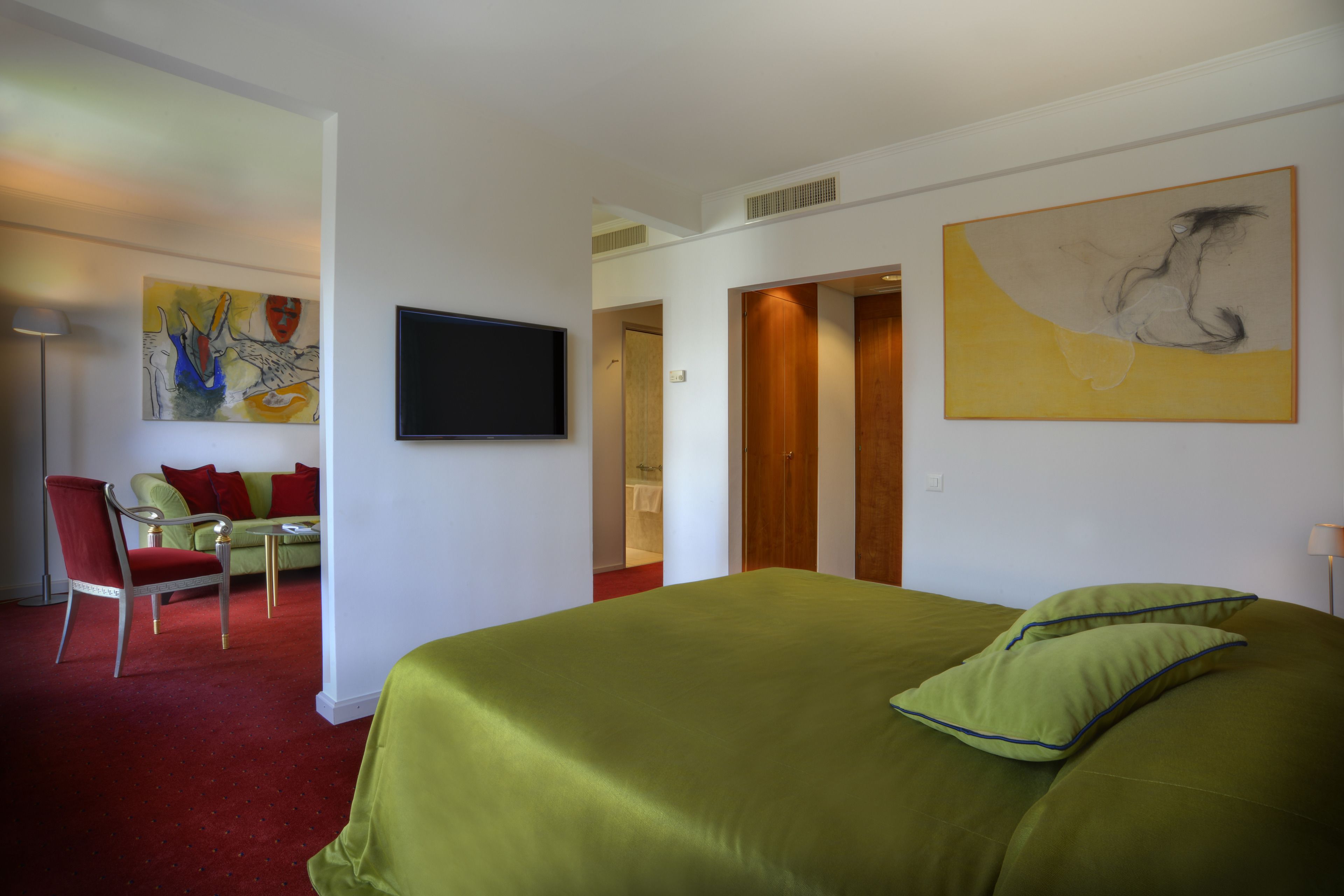 junior suite | hypo-allergenic bedding, minibar, in-room safe, individually decorated