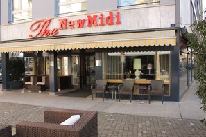 Property entrance - The New Midi (Geneva)