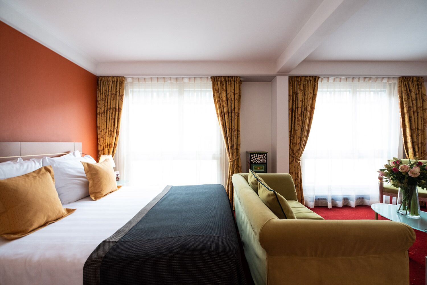 junior suite | hypo-allergenic bedding, minibar, in-room safe, individually decorated
