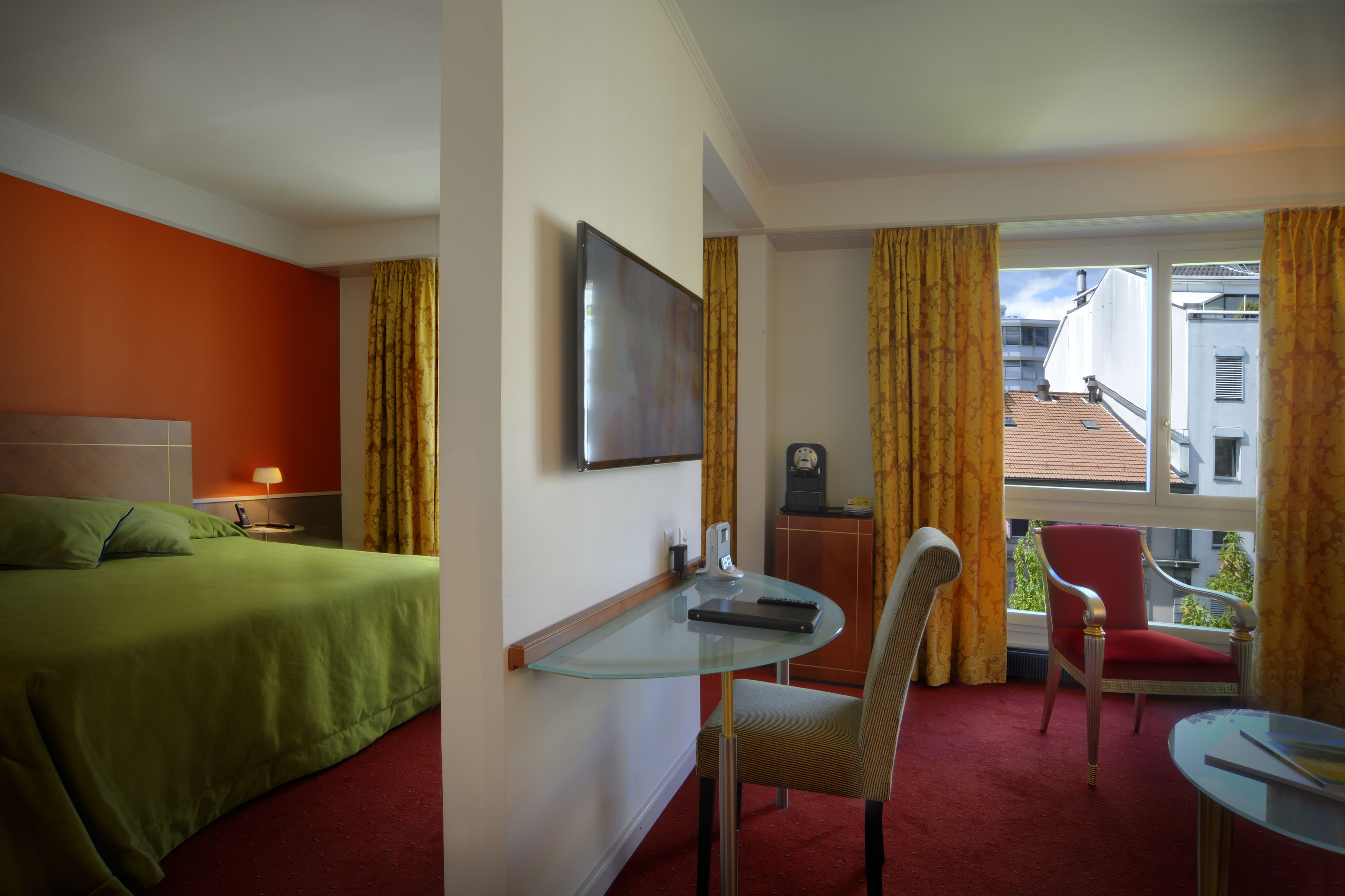 junior suite | hypo-allergenic bedding, minibar, in-room safe, individually decorated