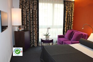 Ropa de cama hipoalergénica y minibar 