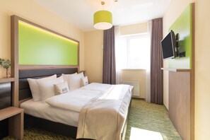 Hypo-allergenic bedding, in-room safe, desk, soundproofing