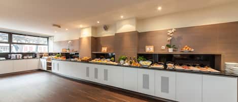 Desayuno buffet (EUR 10 por persona)