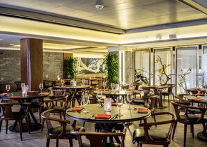 2 restaurants, dinner served, Korean cuisine