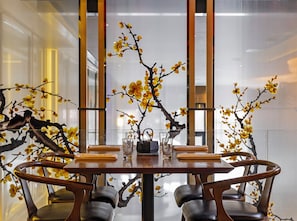 2 restaurants, dinner served, Korean cuisine
