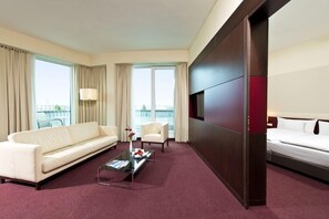 Suite | Ropa de cama hipoalergénica y minibar 