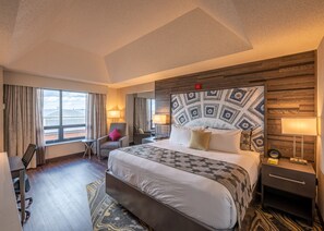 Executive Loft, 1 King Bed | Premium bedding, pillowtop beds, in-room safe, desk