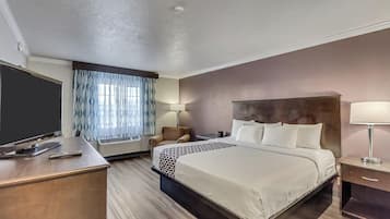 Roupas de cama premium, camas com colchões pillow-top, escrivaninha