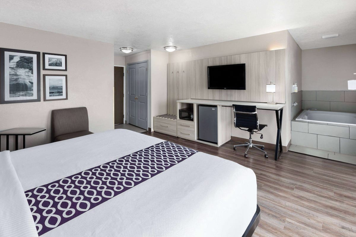 Studio Suite, 1 Katil Raja (King), Non Smoking | Tab mandi berpancutan