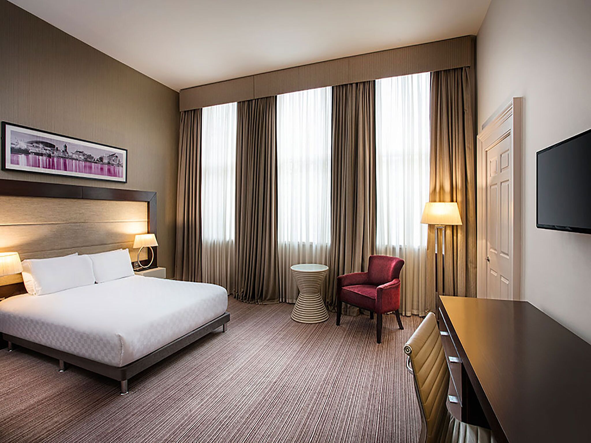 Escrivaninha, ferros/tábuas de passar roupa, Wi-Fi de cortesia