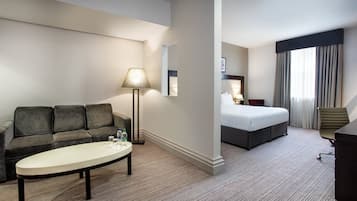 Junior-Suite | Schreibtisch, Bügeleisen/Bügelbrett, kostenloses WLAN, Bettwäsche