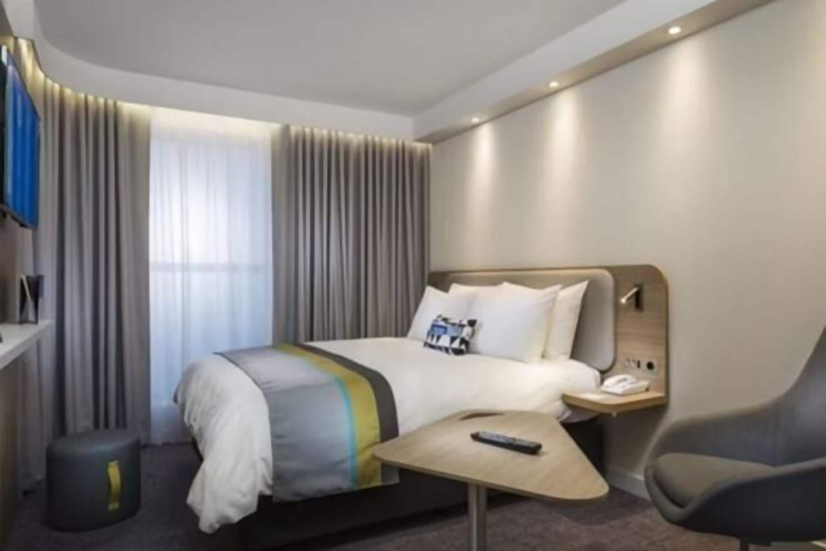 Desk, iron/ironing board, free WiFi, bed sheets