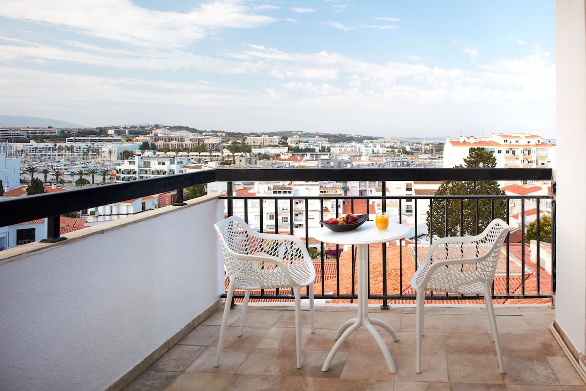 Minibar, coffre-fort, bureau, rideaux dâobscurcissement