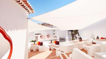 3 restaurants, breakfast, lunch, dinner served; Portuguese cuisine