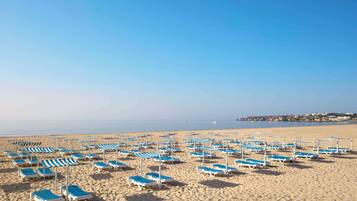 Beach nearby, free beach shuttle, sun-loungers