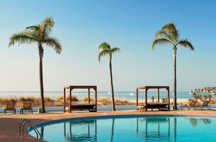 Beach nearby, free beach shuttle, sun loungers