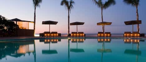 Indoor pool, seasonal outdoor pool, pool umbrellas, sun loungers
