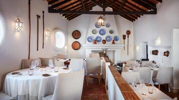 3 restaurants, breakfast, lunch, dinner served; Portuguese cuisine