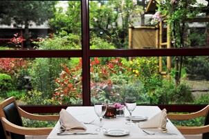 Con vista al jardín, abre todos los días