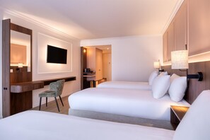 Superior Room, 3 Single Beds | Minibar, in-room safe, desk, laptop workspace - Golden Tulip De' Medici Hotel (Bruges)