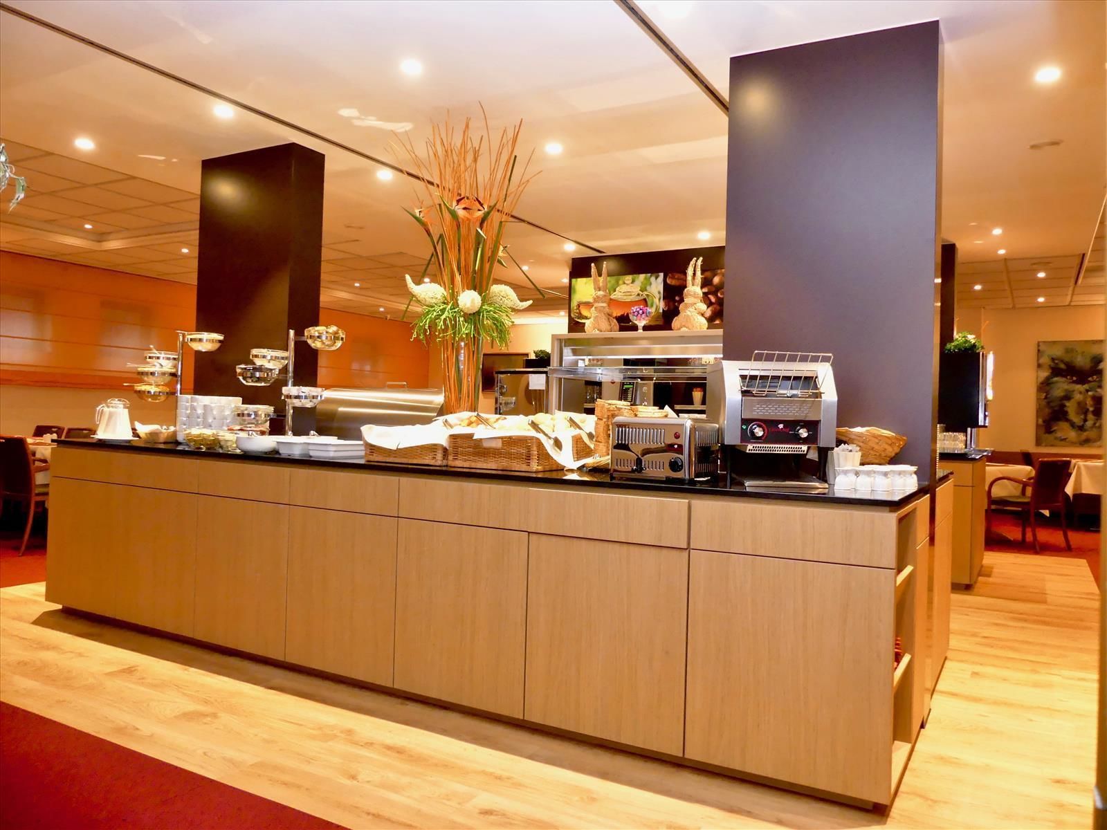 daily full breakfast (eur 20 per person)