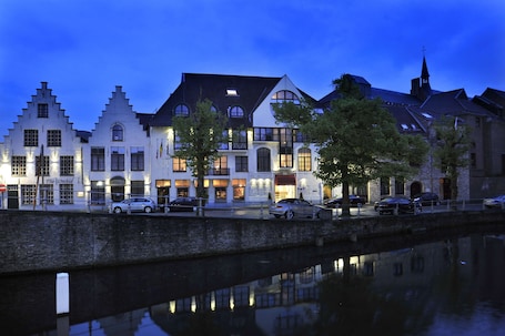 Exterior. Golden Tulip De' Medici Hotel