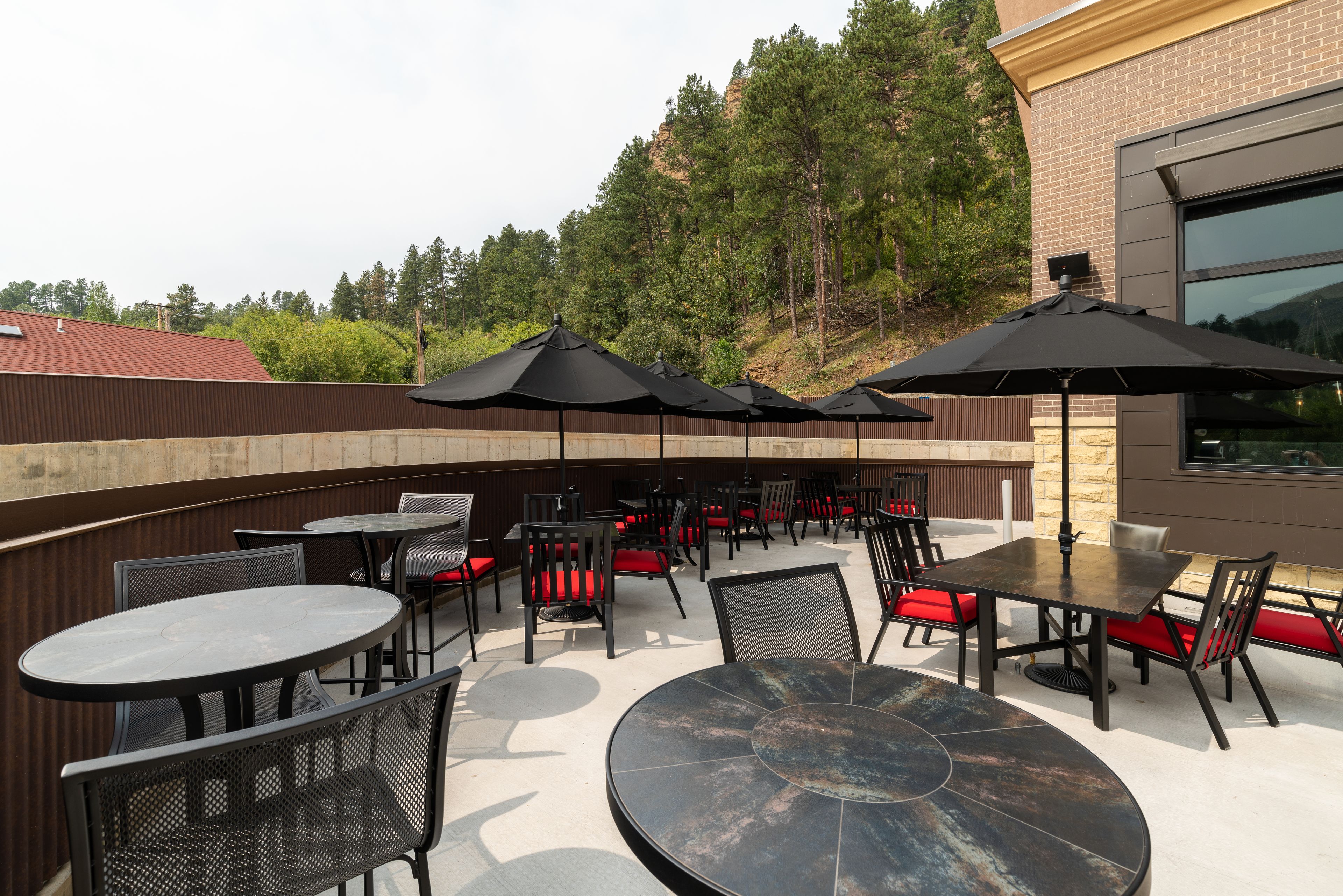 4 restaurants, breakfast, lunch, dinner served; american cuisine