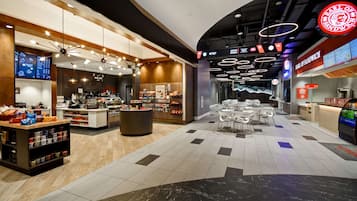 4 restaurants; breakfast, lunch and dinner served