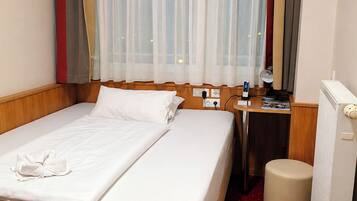 Doppelzimmer | Allergikerbettwaren, kostenlose Minibar, Schreibtisch