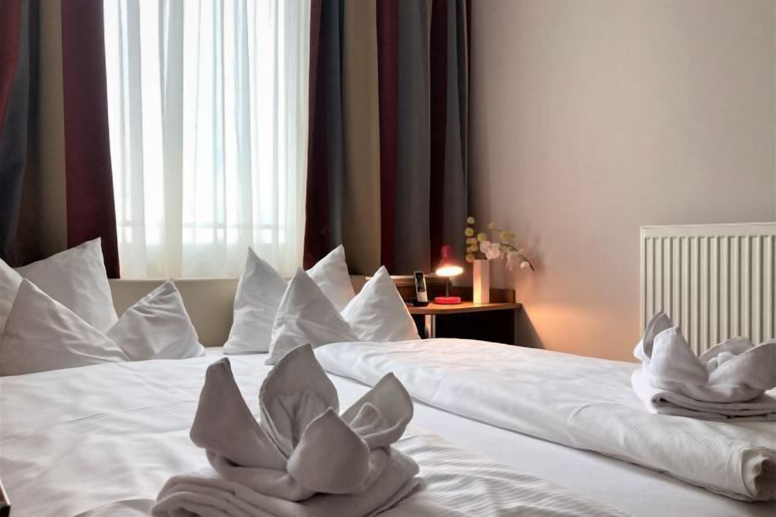 Ropa de cama hipoalergénica, escritorio, cortinas opacas