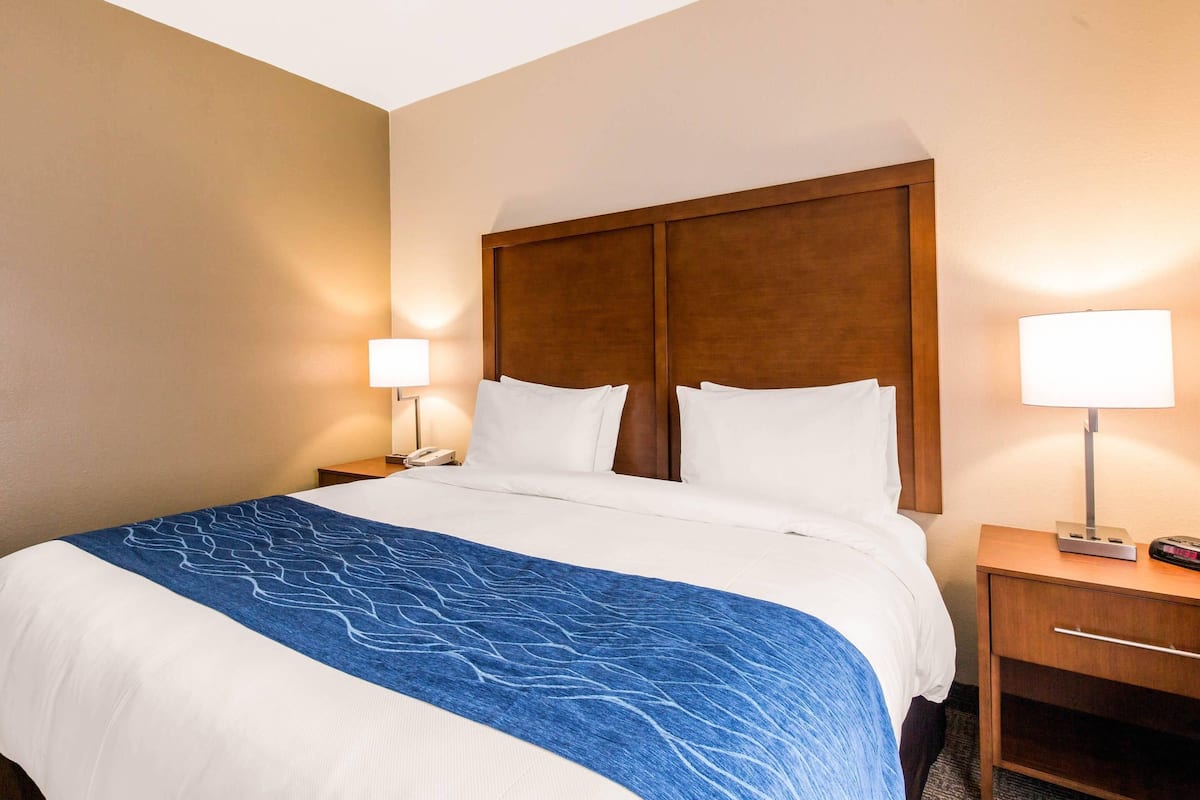 Premium bedding, down duvets, in-room safe, desk