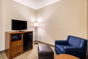 Premium bedding, down duvets, in-room safe, desk