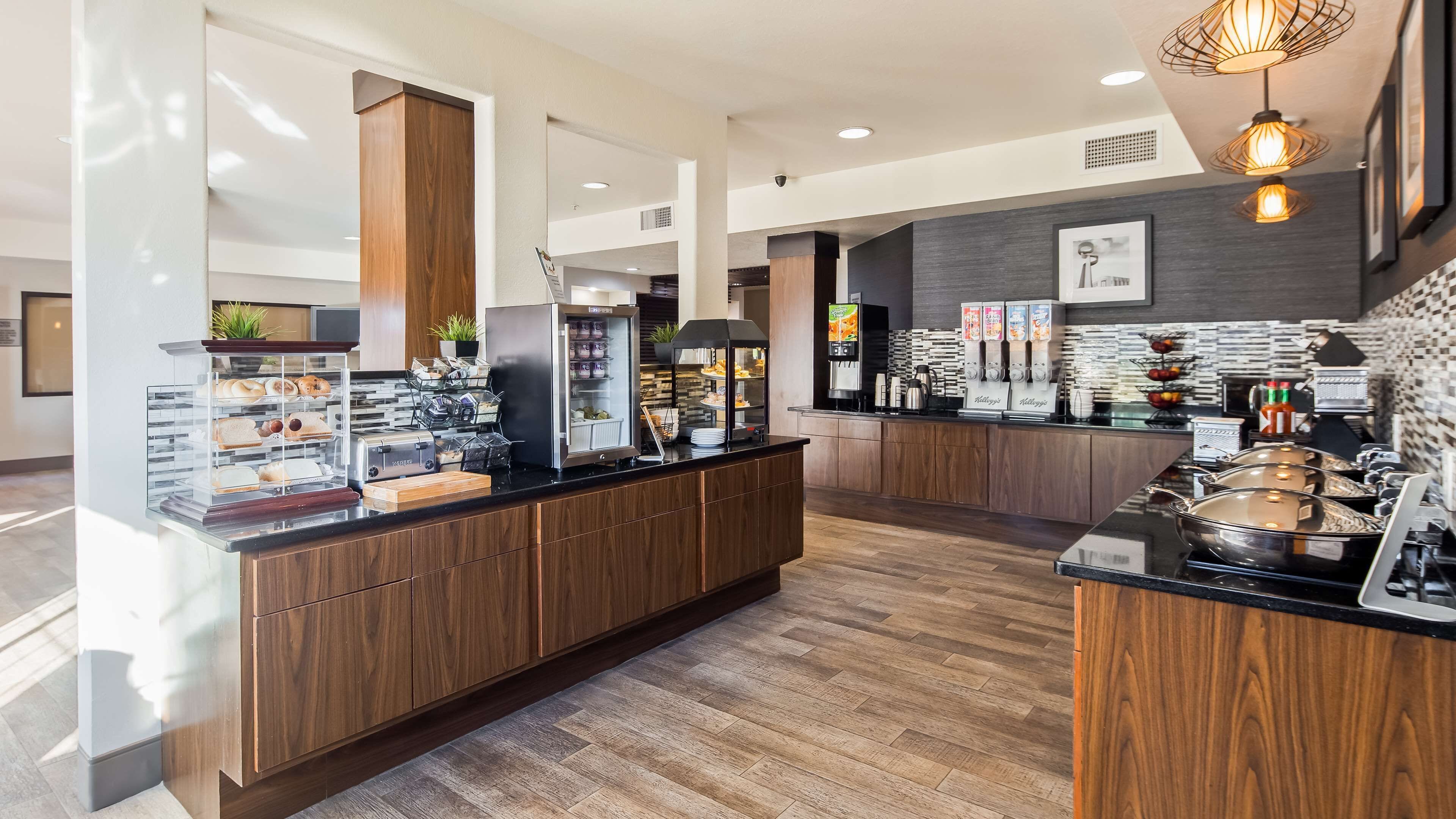 free daily continental breakfast