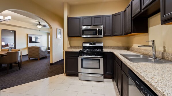 Standard Apartment, 2 Bedrooms, Non Smoking | Premium bedding, in-room safe, individually furnished, desk