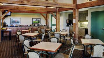 Tägliches inbegriffenes kontinentales Frühstück