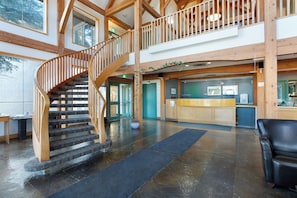 Lobby - Lakeview Inns & Suites - Okotoks (Okotoks)