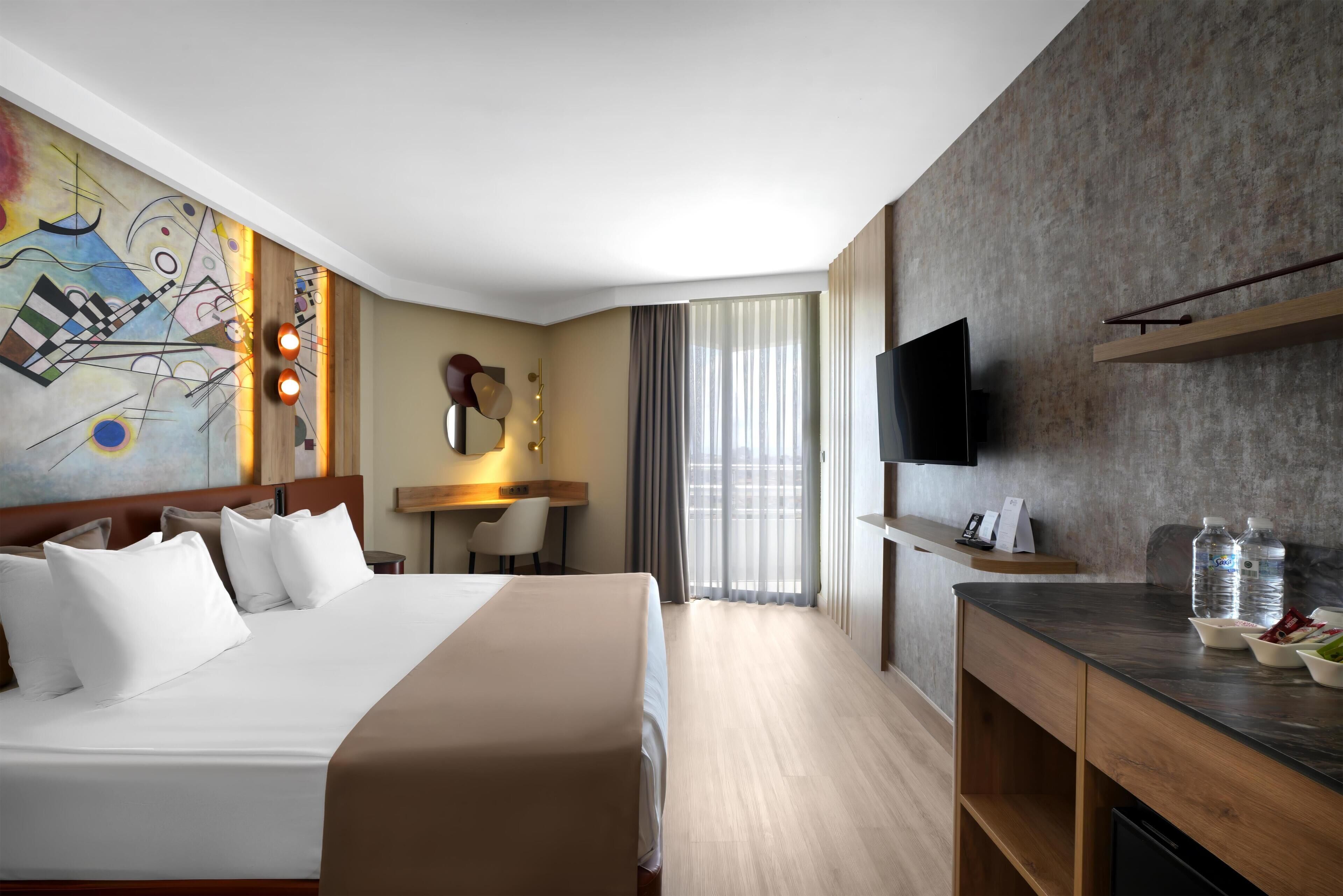 Deluxe Room, 1 King Bed, Non Smoking (Converts to 2 Twin Beds, View) | Minibar, in-room safe, desk, iron/ironing board (on request)