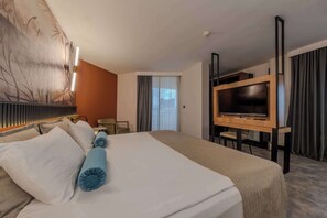 Minibar, in-room safe, desk, iron/ironing board - Best Western Plus Khan Hotel (Antalya)