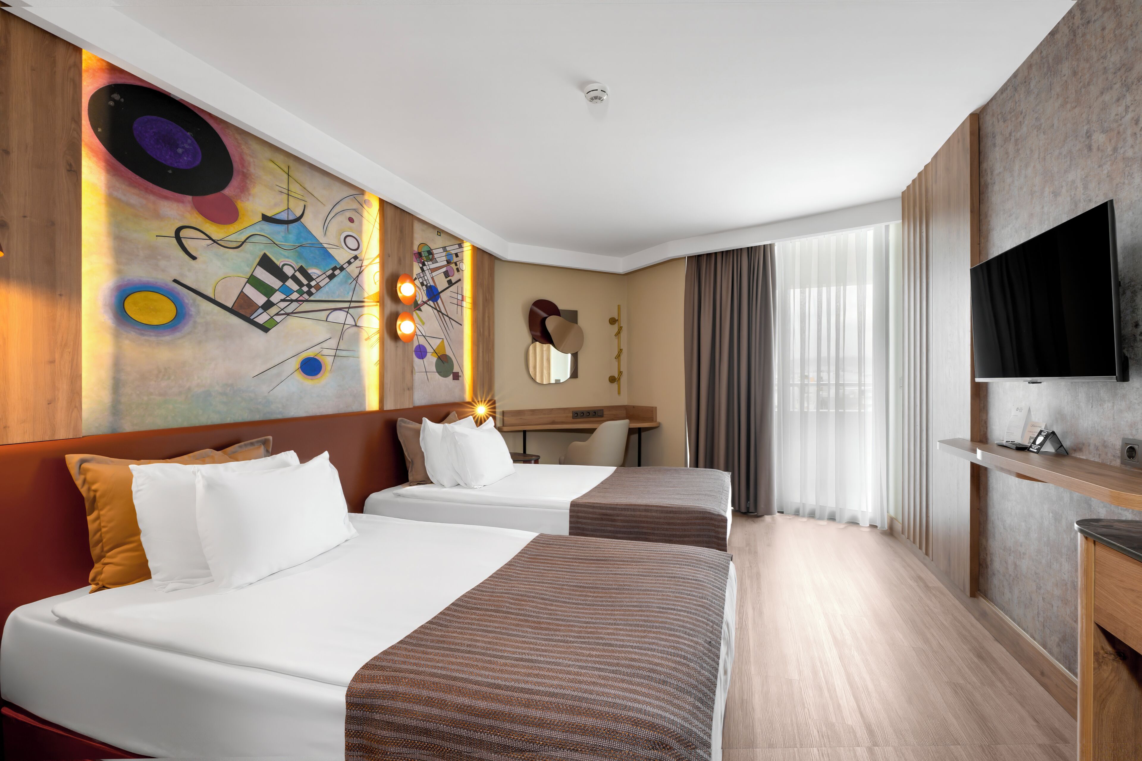 Deluxe Room, 1 King Bed, Non Smoking (Converts to 2 Twin Beds, View) | Minibar, in-room safe, desk, iron/ironing board