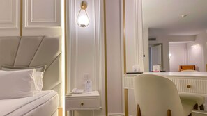 Suite, 1 King-Bett, Whirlpool, Meerblick (Living Room;with Single Sofabed) | Ausblick vom Zimmer