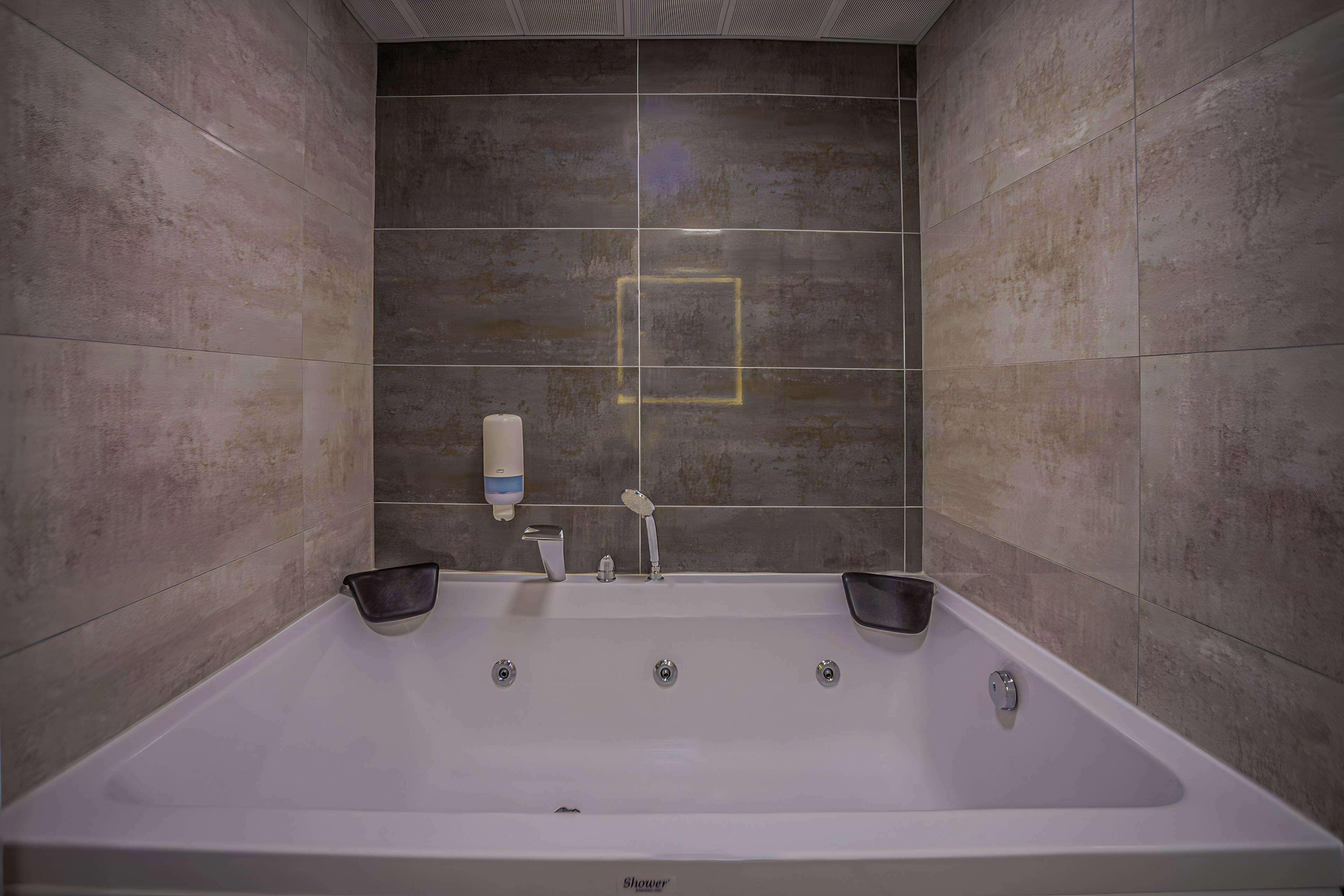 Photo - Best Western Plus Khan Hotel